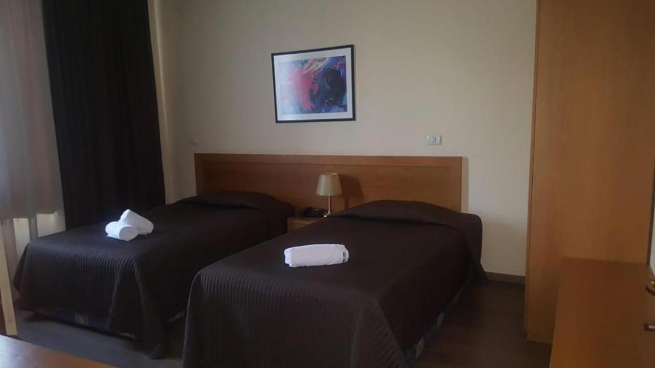 Hotel Doro City Тирана Экстерьер фото