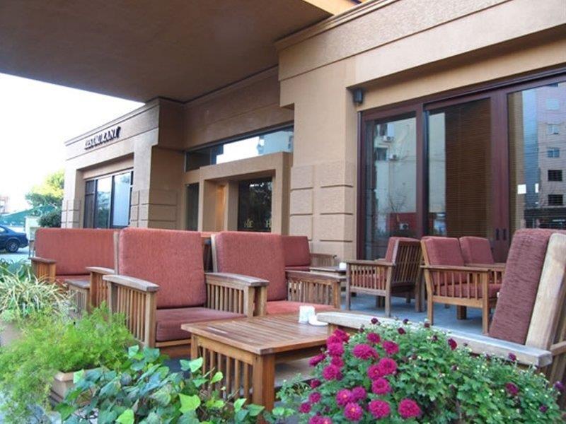 Hotel Doro City Тирана Экстерьер фото