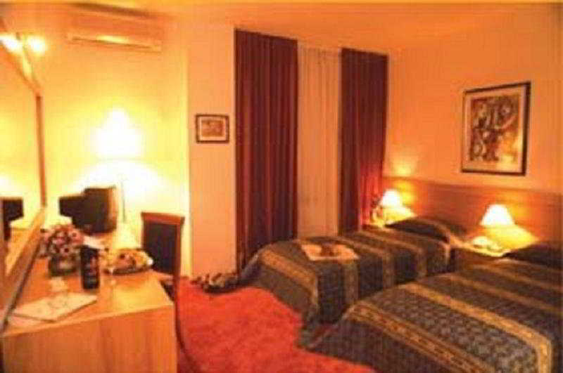 Hotel Doro City Тирана Экстерьер фото