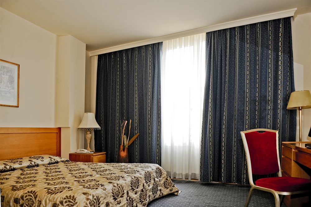 Hotel Doro City Тирана Экстерьер фото