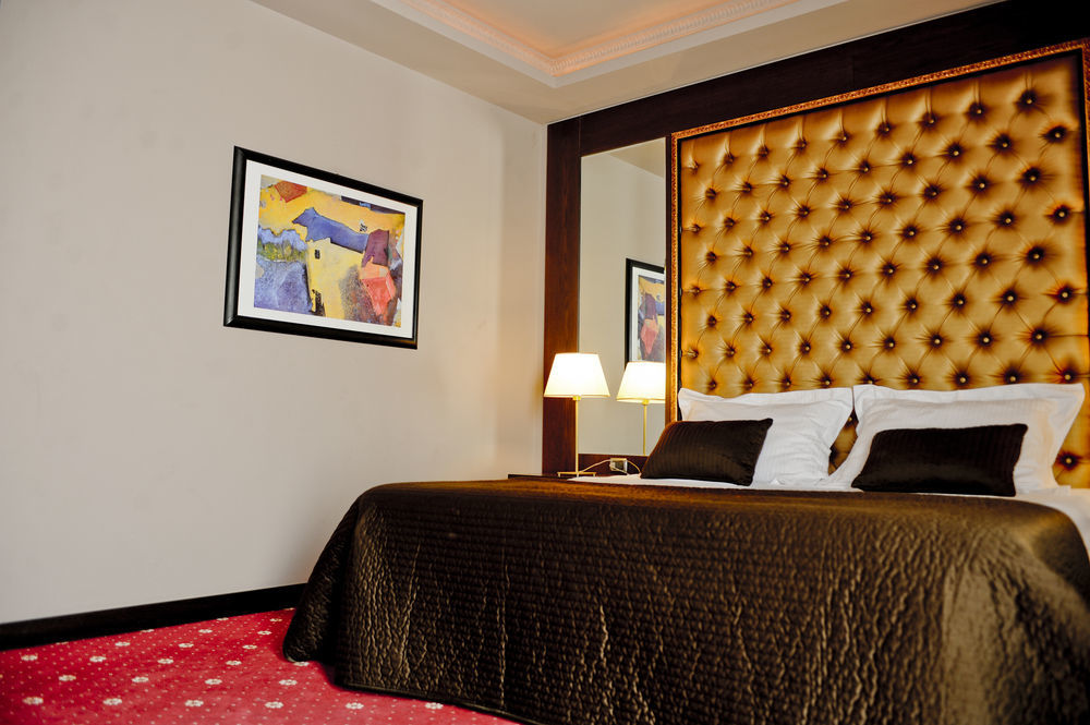 Hotel Doro City Тирана Экстерьер фото